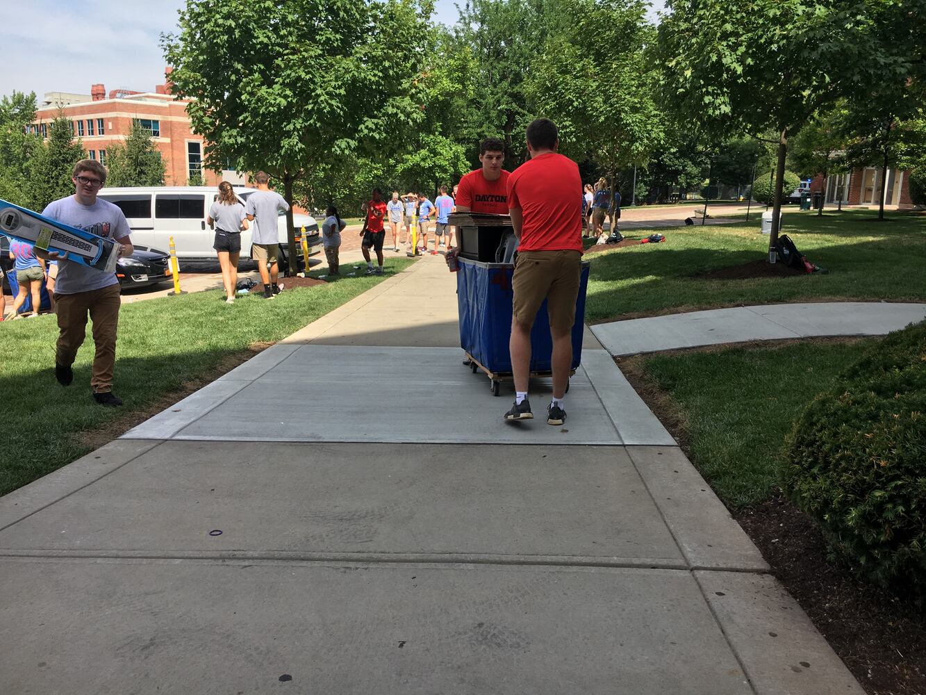 PHOTOS: More than 2K freshmen arrive at UD