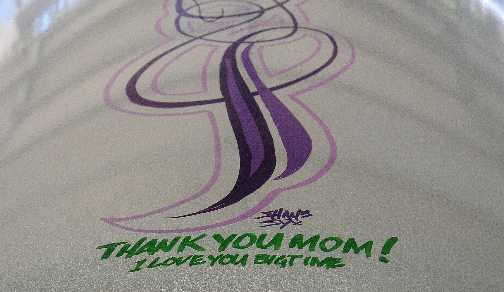 Sign painter honors late mother