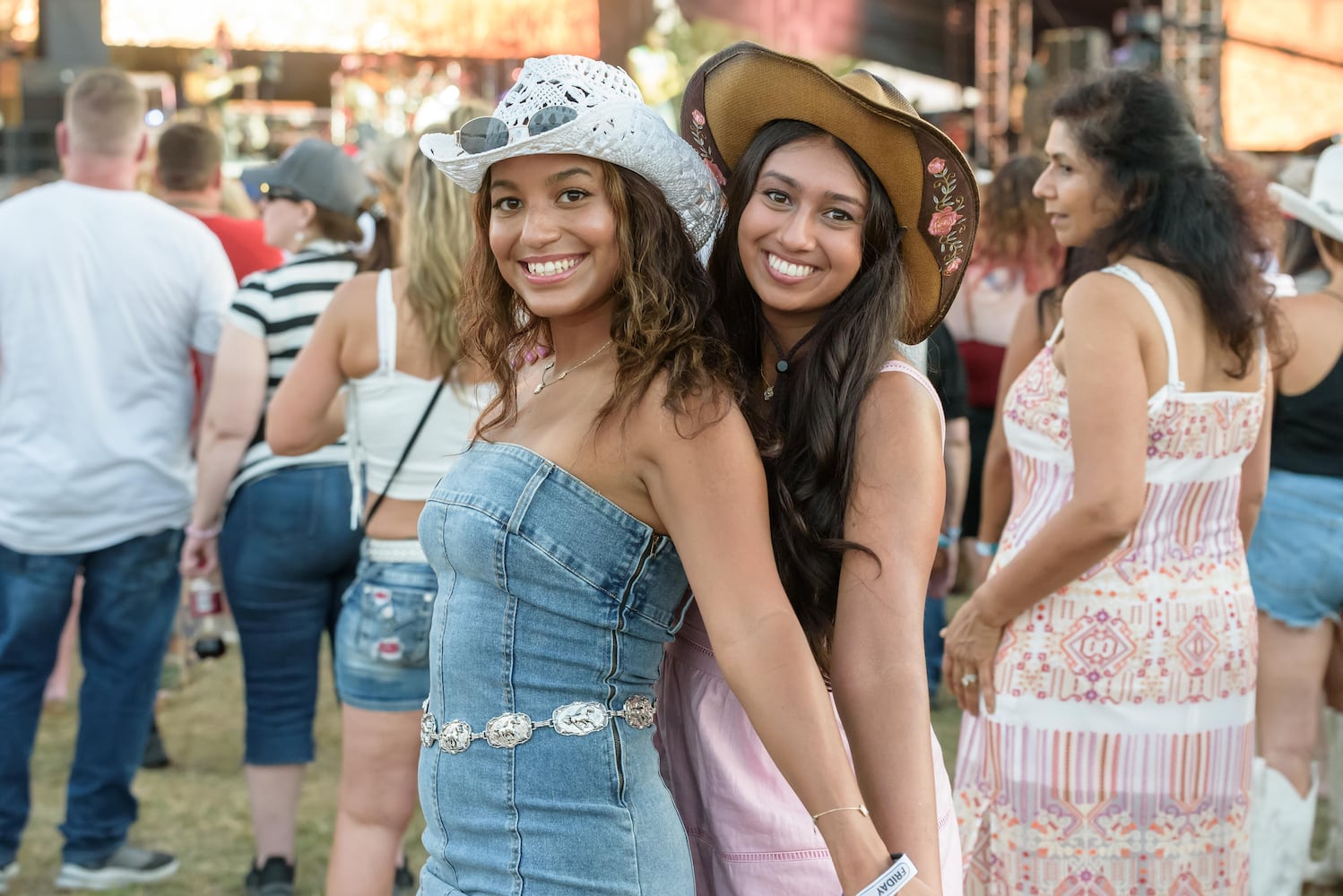 PHOTOS: Carrie Underwood & Shaboozey at the 2025 Voices of America Country Music Fest