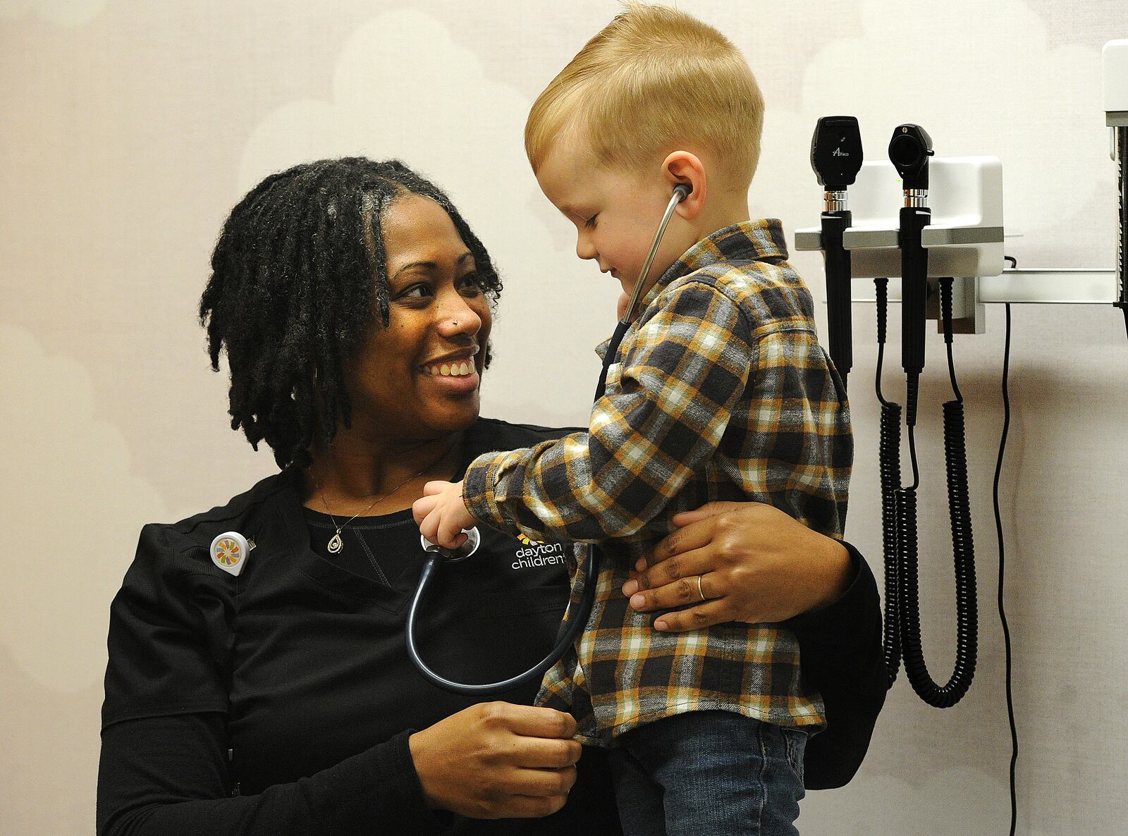 Stephanie Quincy, FNP, lets 3-year-old Caleb Sorrell listen to her heart beat Monday, Nov. 27, 2023 at the new Kids Express located at 6044 Wilmington Pike in Sugarcreek Plaza. MARSHALL GORBY\STAFF