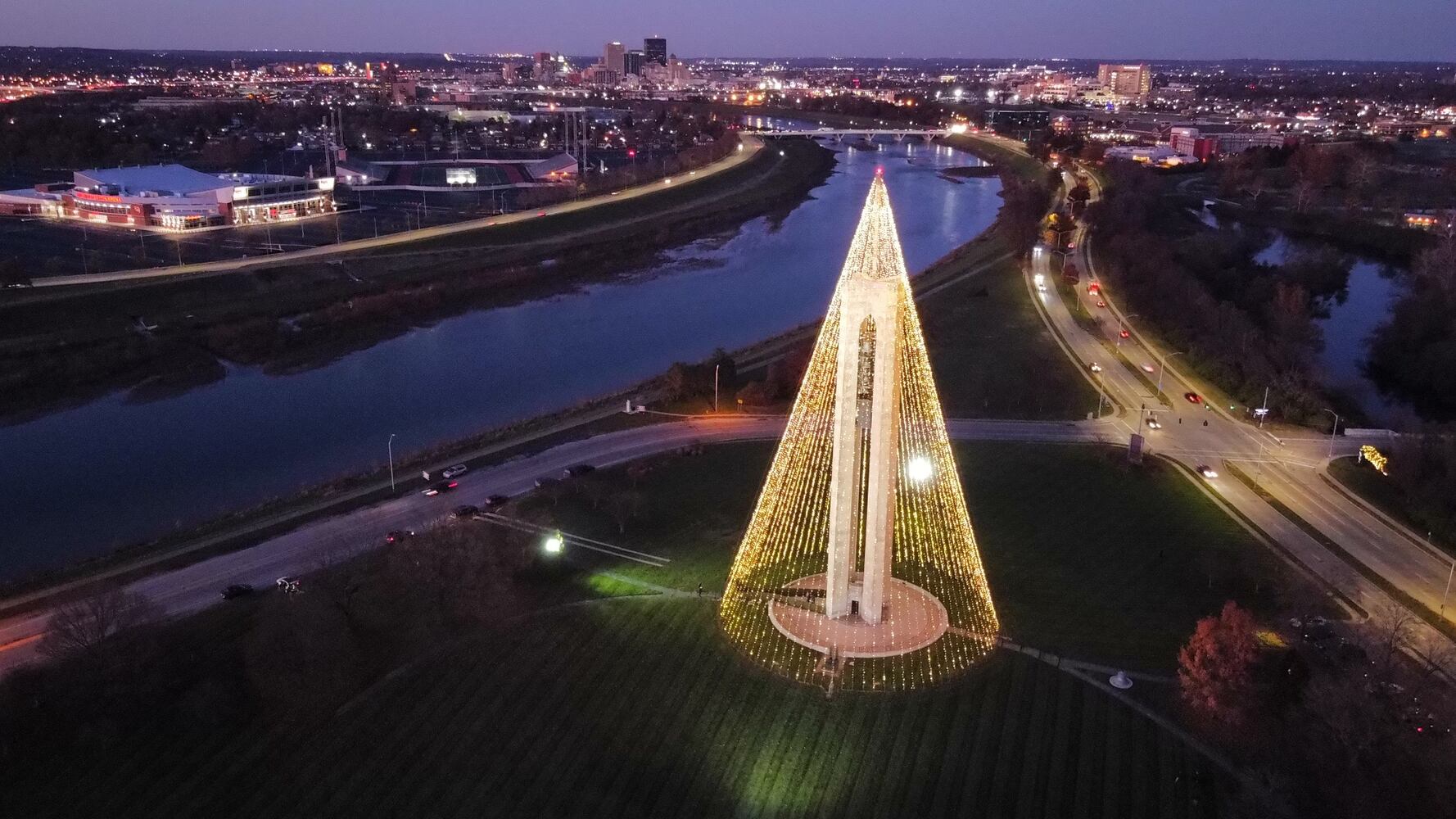 Carillon tree of lights