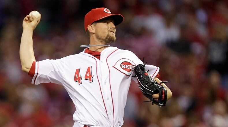 Cincinnati Reds starting pitcher Mike Leake throws against the Philadelphia Phillies in a baseball game, Wednesday, April 17, 2013, in Cincinnati. (AP Photo/Al Behrman)