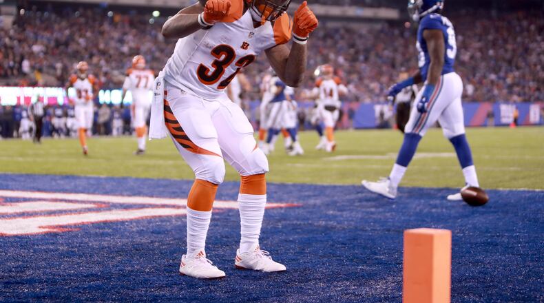 EAST RUTHERFORD, NJ - NOVEMBER 14: Jeremy Hill #32 of the Cincinnati Bengals celebrates after scoring a 9 yard touchdown against the New York Giants during the third quarter of the game at MetLife Stadium on November 14, 2016 in East Rutherford, New Jersey. (Photo by Michael Reaves/Getty Images)
