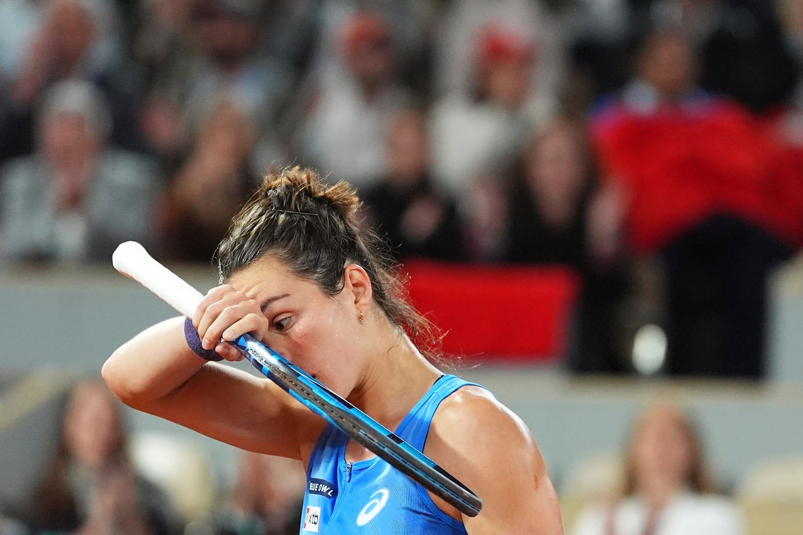 France's Lois Boisson reacts as she plays against Coco Gauff of the U.S. during their semifinal match of the French Tennis Open at the Roland-Garros stadium in Paris, Thursday, June 5, 2025. (AP Photo/Lindsey Wasson)