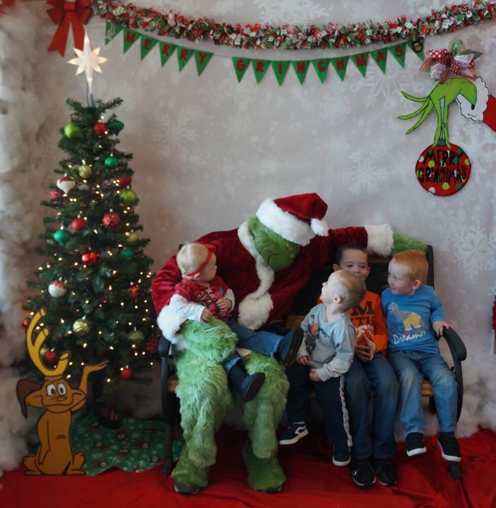 Your heart will grow three sizes when you see these hilarious Dayton family photos with the GRINCH