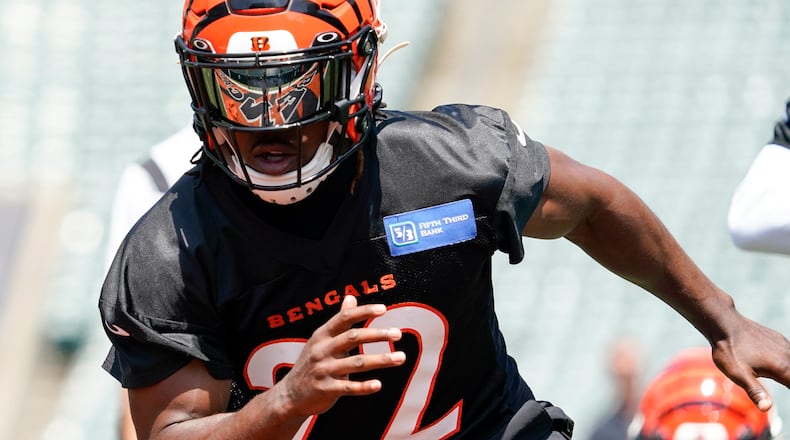 Cincinnati Bengals cornerback Chidobe Awuzie (22) takes part in drills at the team's NFL football stadium Tuesday, June 14, 2022, in Cincinnati. (AP Photo/Jeff Dean)