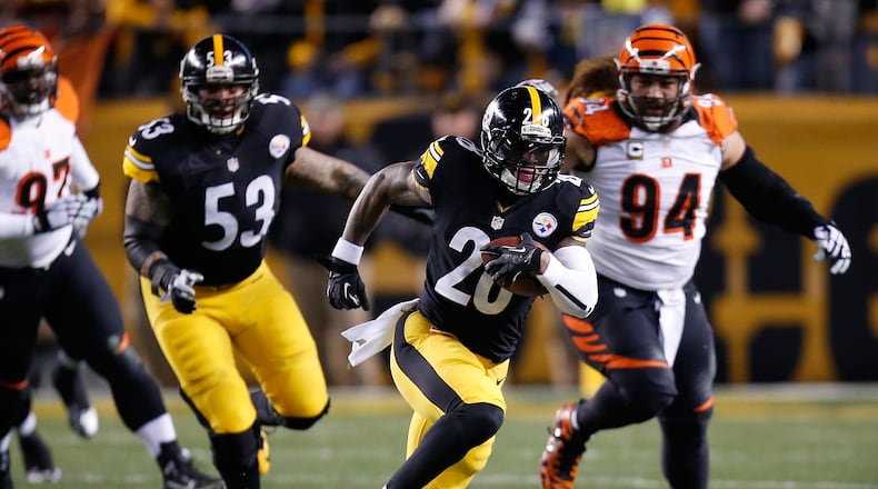 PITTSBURGH, PA - DECEMBER 28: Le’Veon Bell #26 of the Pittsburgh Steelers carries the ball in front of Domata Peko #94 of the Cincinnati Bengals during the first quarter at Heinz Field on December 28, 2014 in Pittsburgh, Pennsylvania. (Photo by Gregory Shamus/Getty Images)