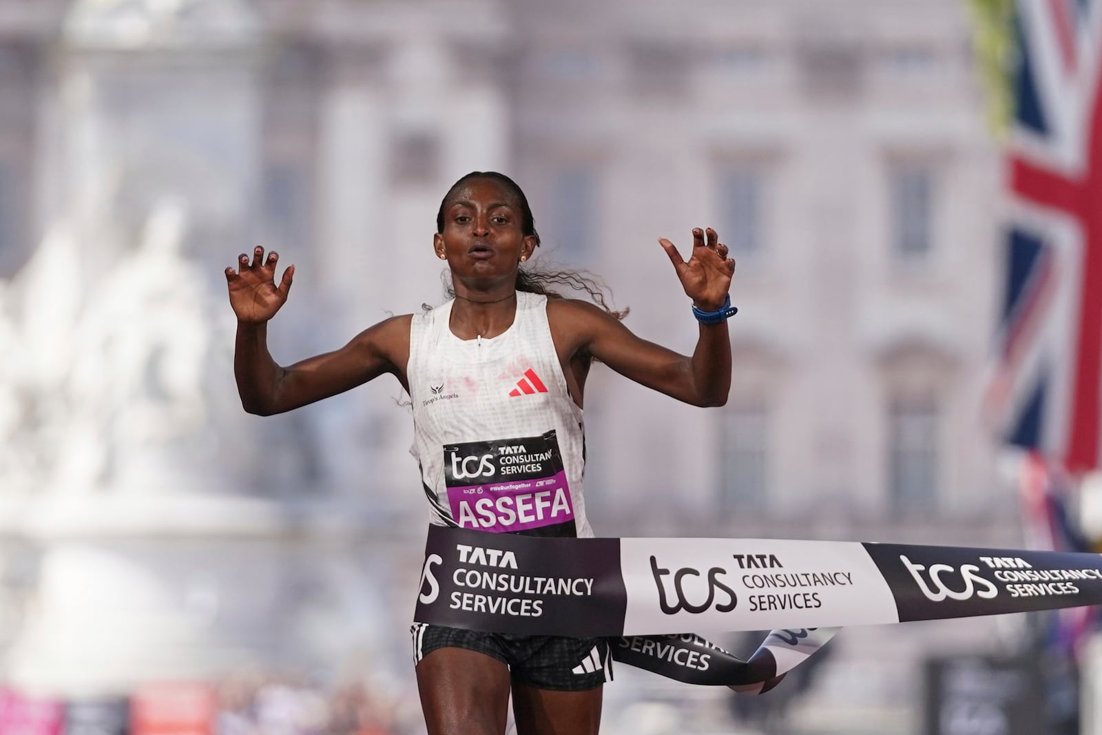 Tigst Assefa crosses the line to win the women's race at the London Marathon, Sunday, April 27, 2025. (AP Photo/Alberto Pezzali)