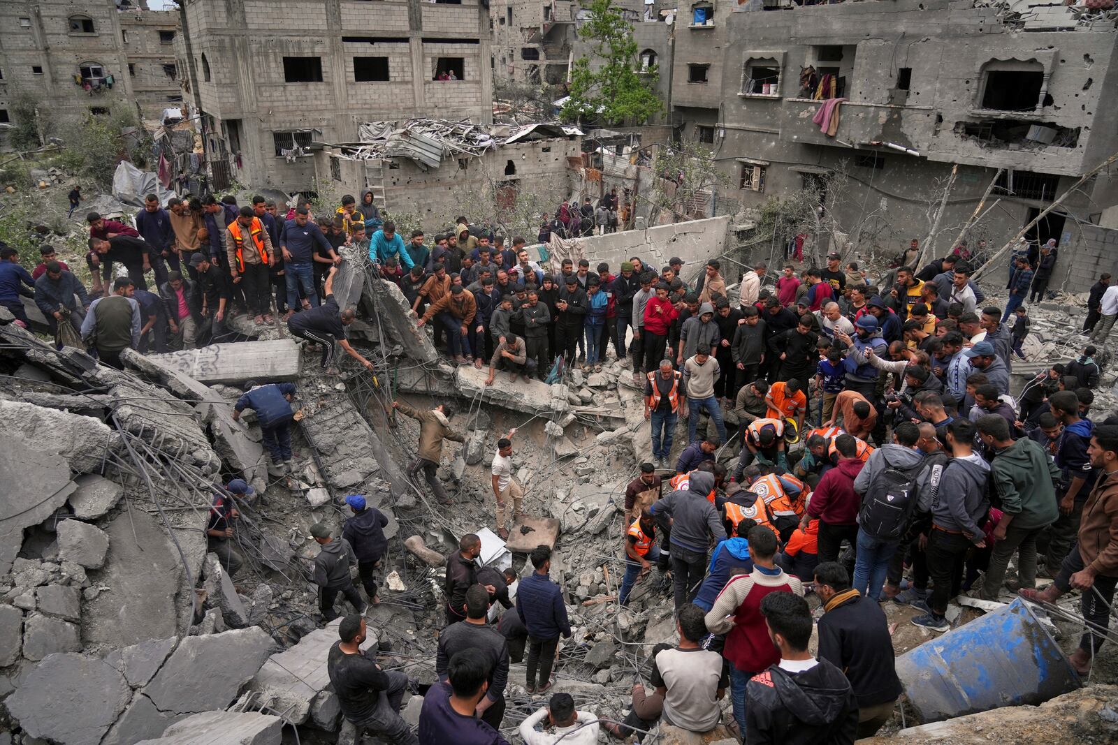 Volunteers and emergency workers search for bodies and survivors from the rubble of the Manoun family's house after it was targeted by an Israeli army strike in Jabalia al-Balad, Gaza City, Sunday, April 13, 2025. (AP Photo/Jehad Alshrafi)