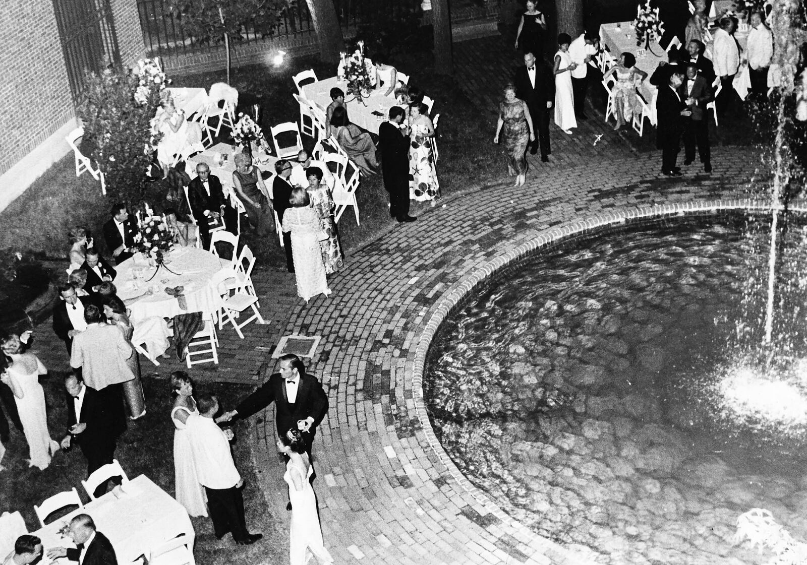 Guests mingle together at one of the early Dayton Art Institute Art Balls. DAYTON DAILY NEWS ARCHIVE
