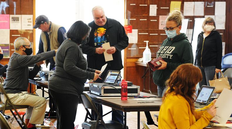 Voters and poll workers interact in the November 2021 election. MARSHALL GORBY\STAFF
