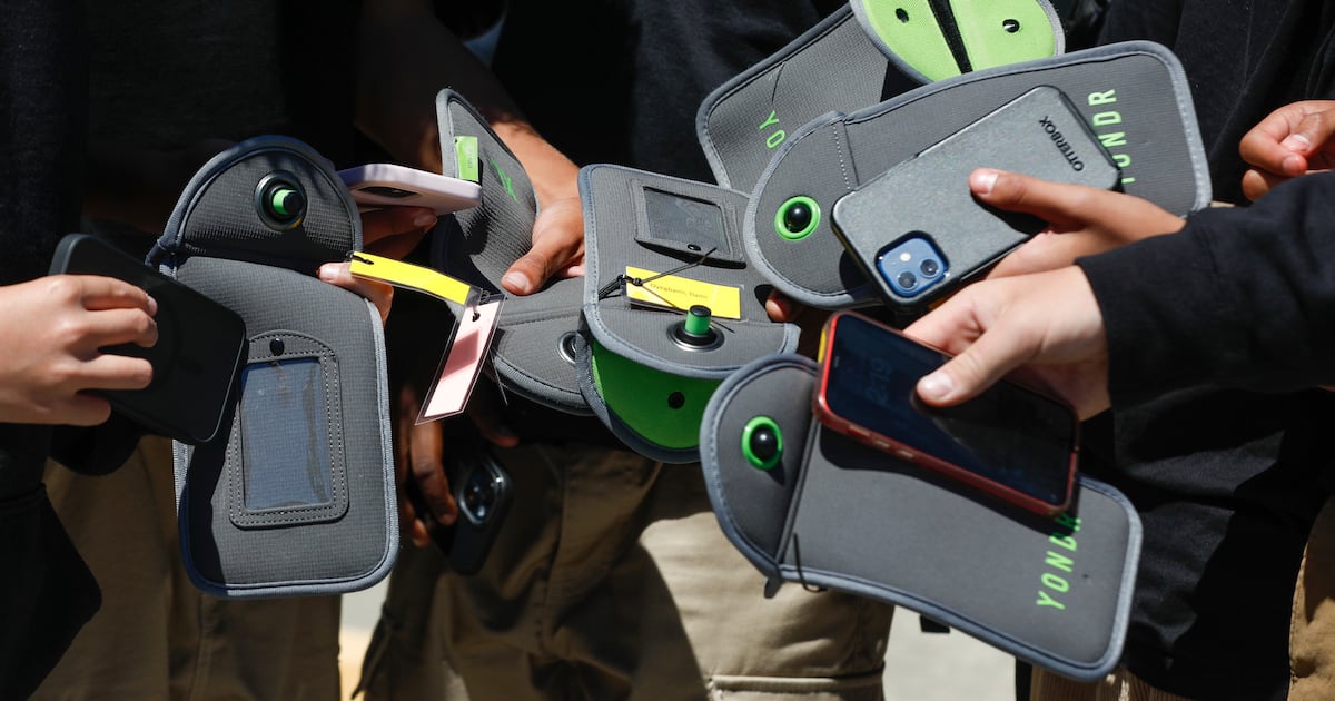 Updated Ohio law requires cell phone classroom ban