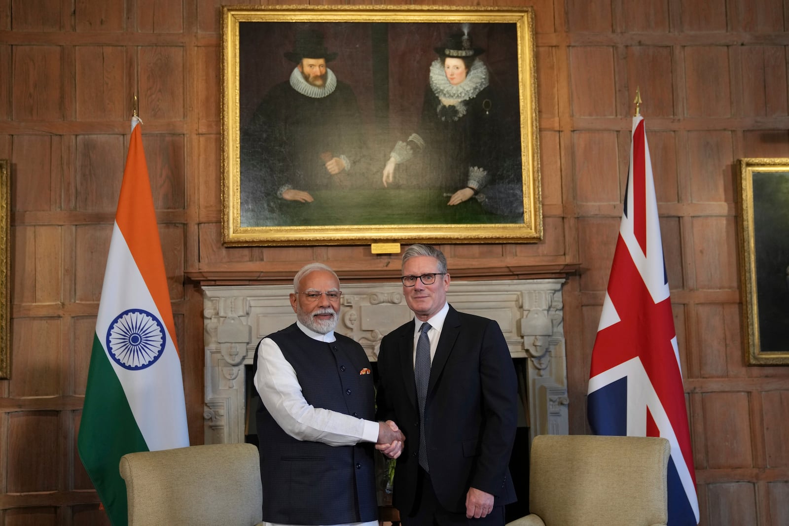 Britain's Prime Minister Keir Starmer welcomes Indian Prime Minister Narendra Modi at Chequers near Aylesbury, England, Thursday, July 24, 2025.(AP Photo/Kin Cheung, Pool)