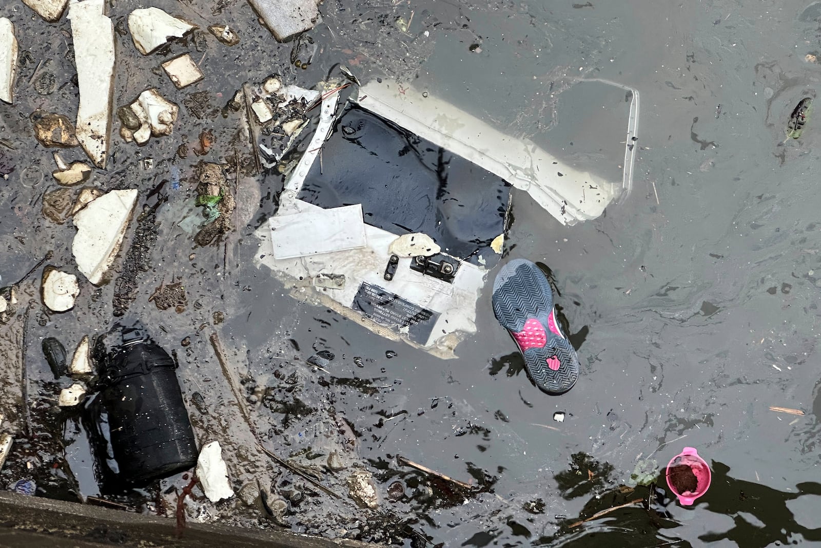 Debris floats in the water at the scene where a helicopter crashed into the Hudson River, Thursday, April 10, 2025, in Jersey City, N.J. (AP Photo/Ted Shaffrey)