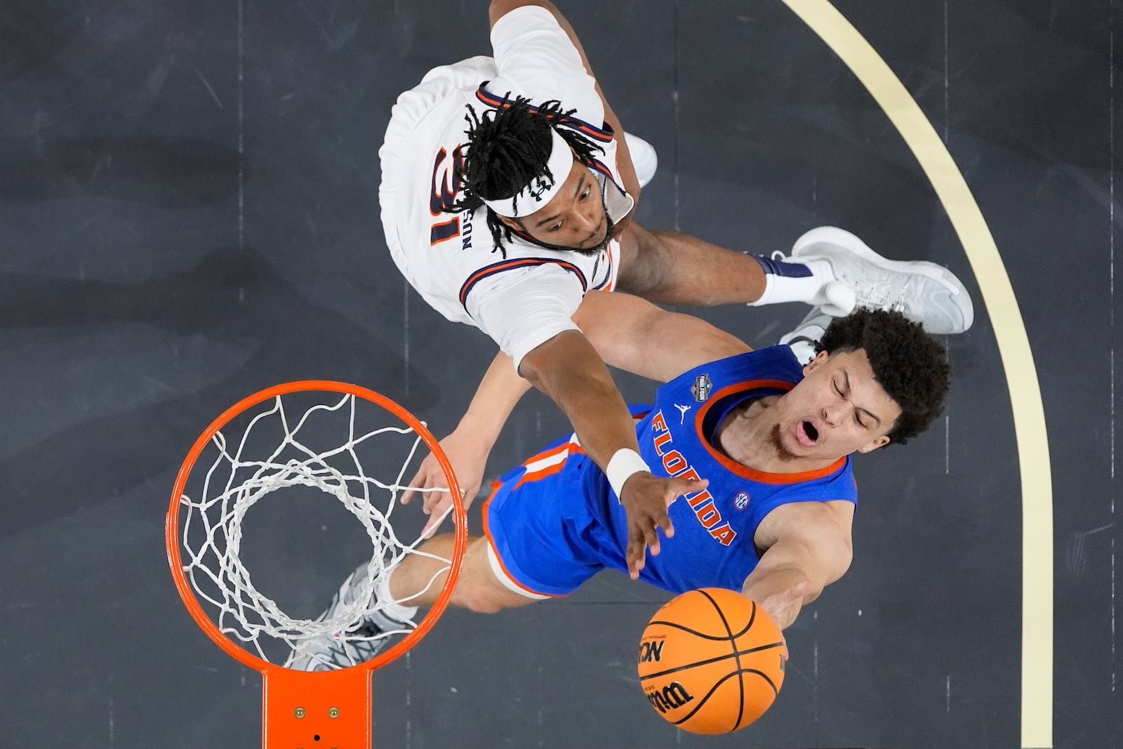 Florida's Walter Clayton Jr., right, shoots as Auburn's Chaney Johnson (31) defends during the second half in the national semifinals at the Final Four of the NCAA college basketball tournament, Saturday, April 5, 2025, in San Antonio. (AP Photo/Eric Gay)