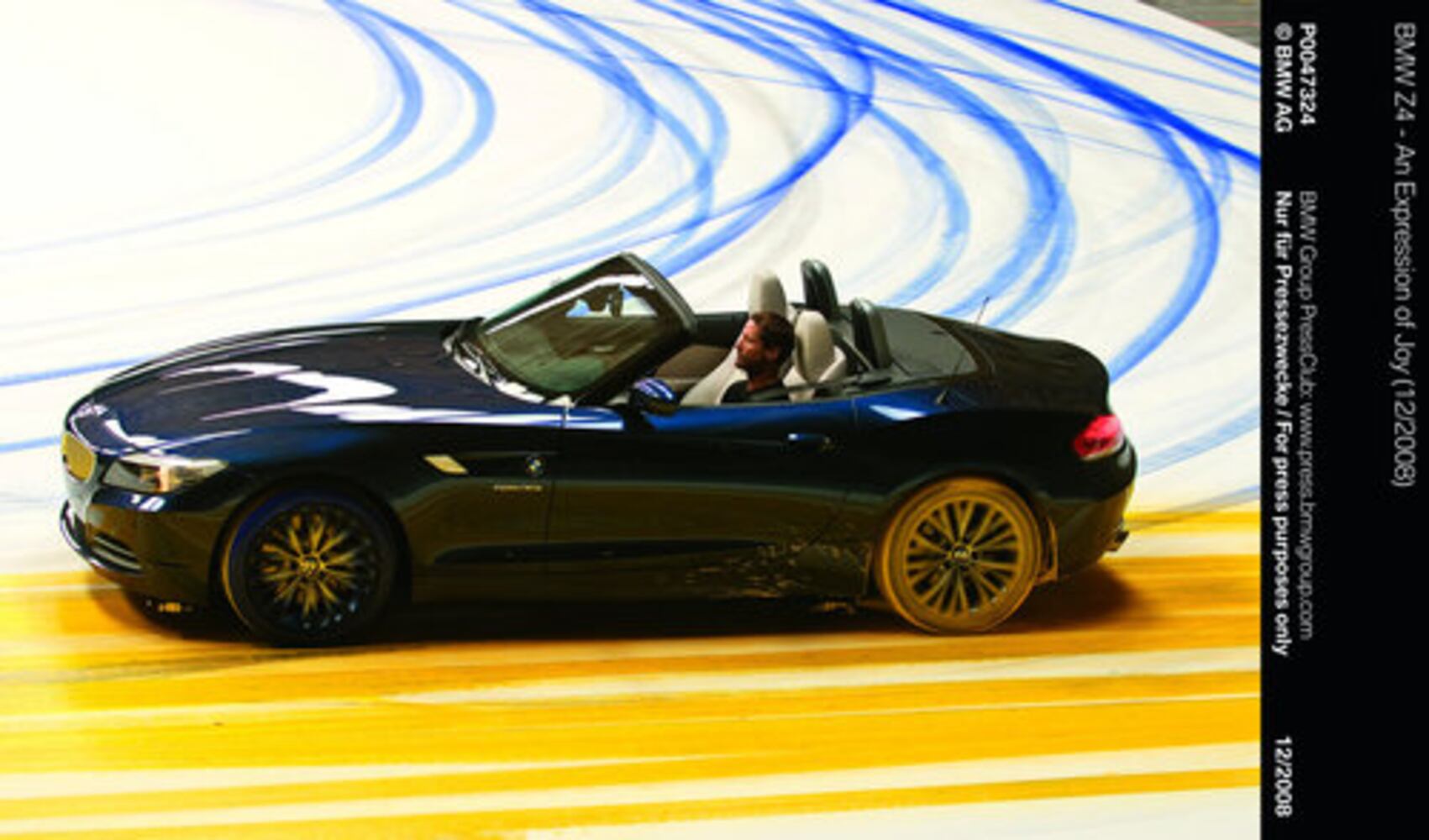 Z4 is BMWâ€™s first roadster with a retractable hardtop