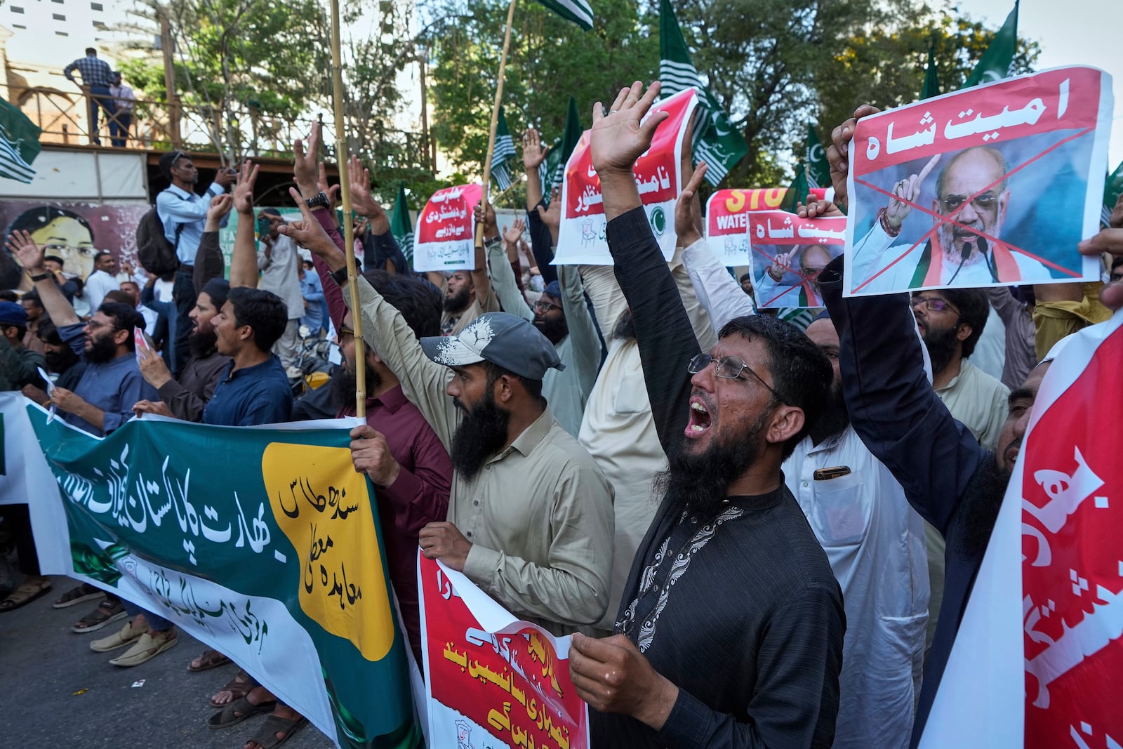 Supporters of the Pakistan Murkazi Muslim League party chants slogans during a demonstration against the suspension of water-sharing treaty by India with Pakistan, in Karachi, Pakistan Thursday, April 24, 2025. (AP Photo/Fareed Khan)