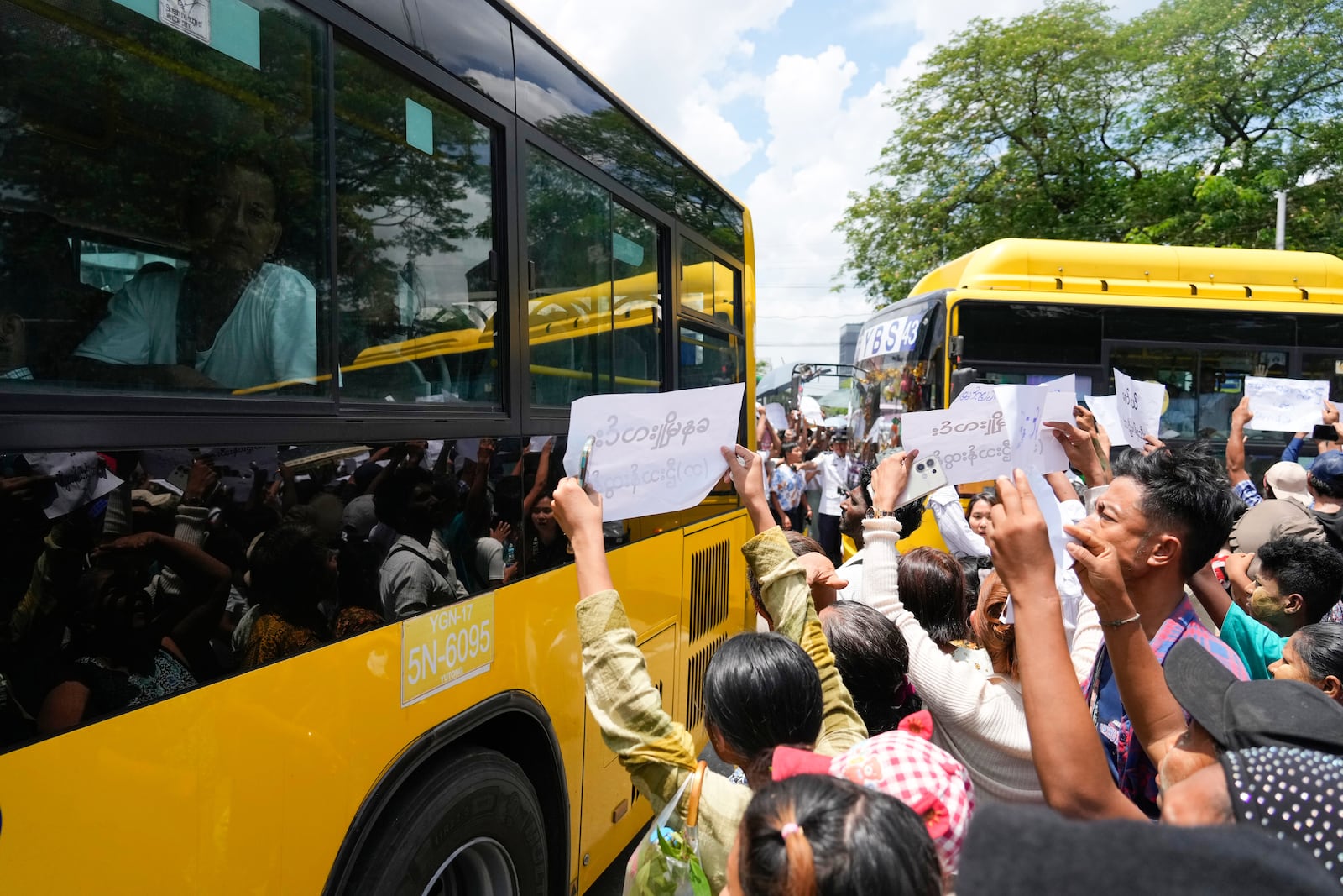 Released prisoners on buses are welcomed by family members and colleagues outside the main gate of Insein prison as the head of Myanmar’s military government granted amnesty to thousands of prisoners to mark the country's traditional New Year Thursday, April 17, 2025, in Yangon, Myanmar. (AP Photo/Thein Zaw)