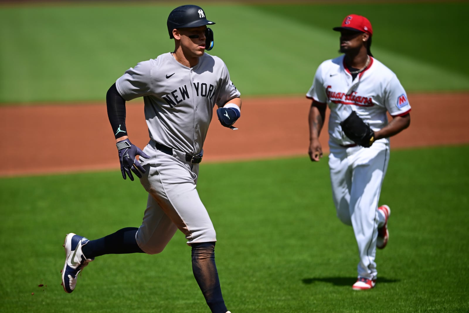 New York Yankees' Aaron Judge scores a run on an RBI double by Paul Goldschmidt during the first inning of a baseball game against the Cleveland Guardians, Wednesday, April 23, 2025, in Cleveland. (AP Photo/David Dermer)