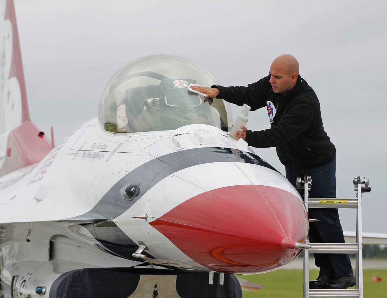 PHOTOS: Thunderbirds land in Dayton | ‘It’s definitely an exciting show for us’