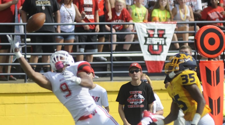 Wayne’s L’Christian Smith had four catches for 76 yards and a TD during a 24-22 defeat of Moeller at Lockland last season. MARC PENDLETON / STAFF