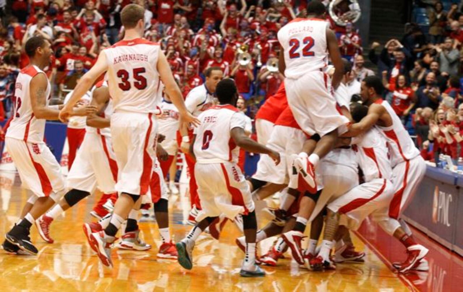 Flyers win at buzzer