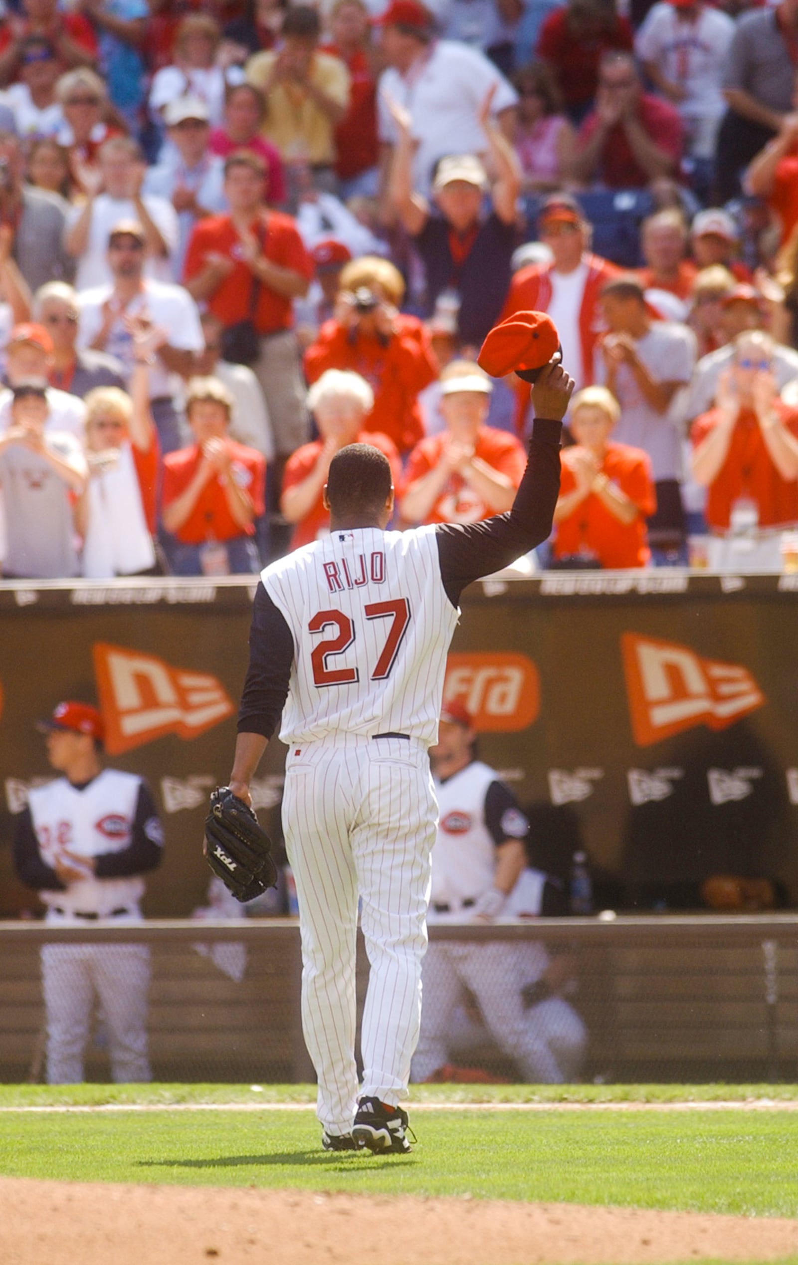 GREG LYNCH/JOURNALNEWSReds starting pitcher Jose Rijo, leaves the field to a standing ovation after being  relieved during the final game at Cinergy Field, Sunday.
