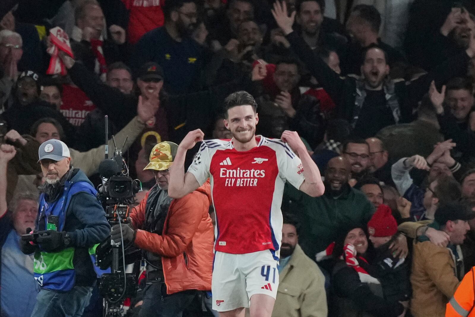 Arsenal's Declan Rice celebrates after scoring his side's second goal during the Champions League quarterfinal first leg soccer match between Arsenal and Real Madrid at the Emirates Stadium in London, Tuesday, April 8, 2025. (AP Photo/Frank Augstein)