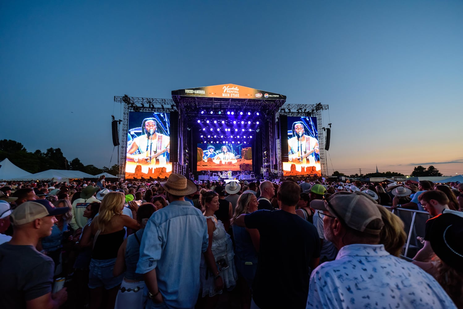 PHOTOS: Carrie Underwood & Shaboozey at the 2025 Voices of America Country Music Fest