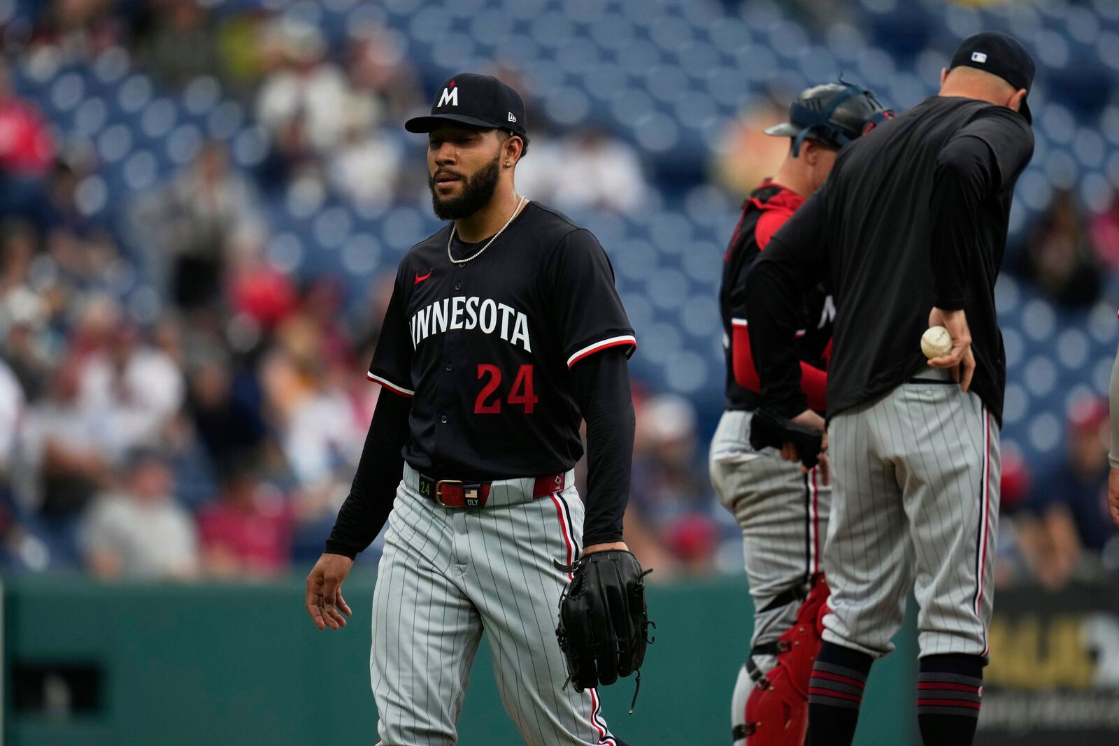 Minnesota Twins starting pitcher Simeon Woods Richardson is taken out of the game in the fifth inning of a baseball game against the Cleveland Guardians in Cleveland, Thursday, May 1, 2025. (AP Photo/Sue Ogrocki)