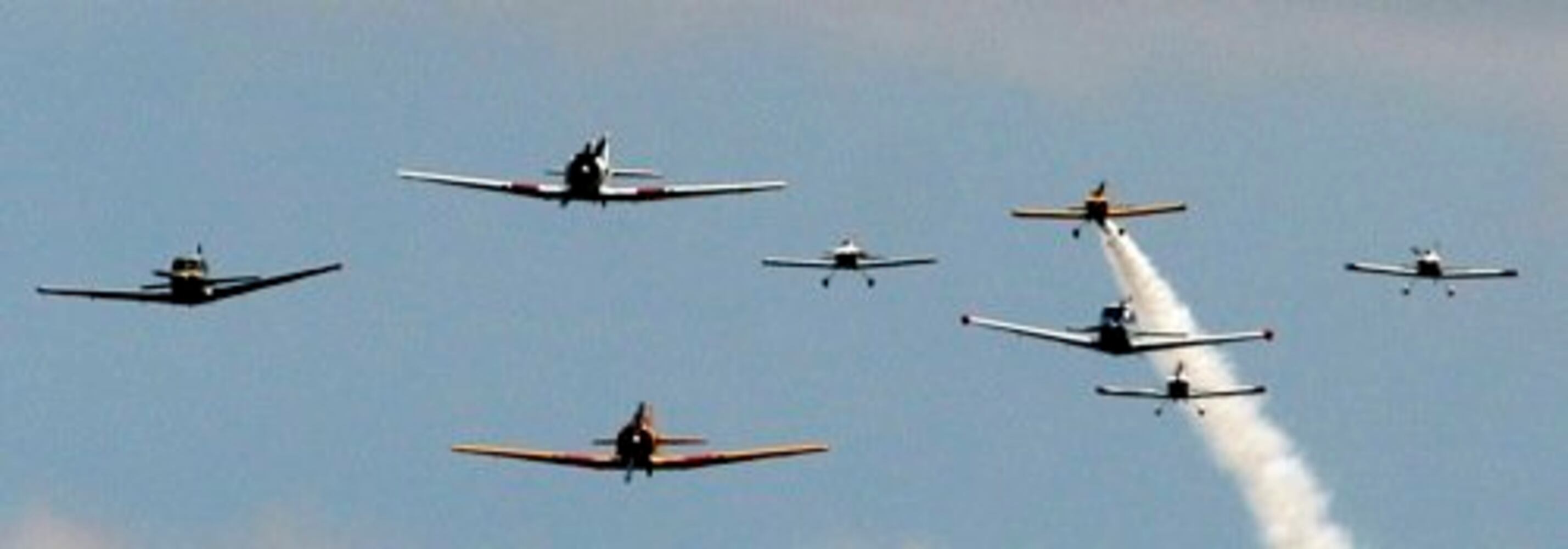 Aircraft fly-in at Moraine Airpark