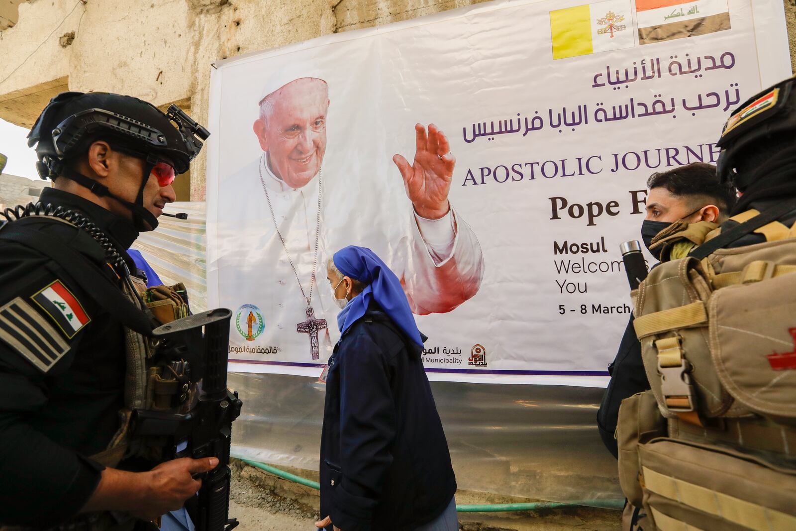 FILE.- Iraqi security forces deploy in Mosul, northern Iraq, once the de-facto capital of IS, where Pope Francis will pray for the victims of war at Hosh al-Bieaa Church Square, Sunday, March 7, 2021. (AP Photo/Andrew Medichini,File)
