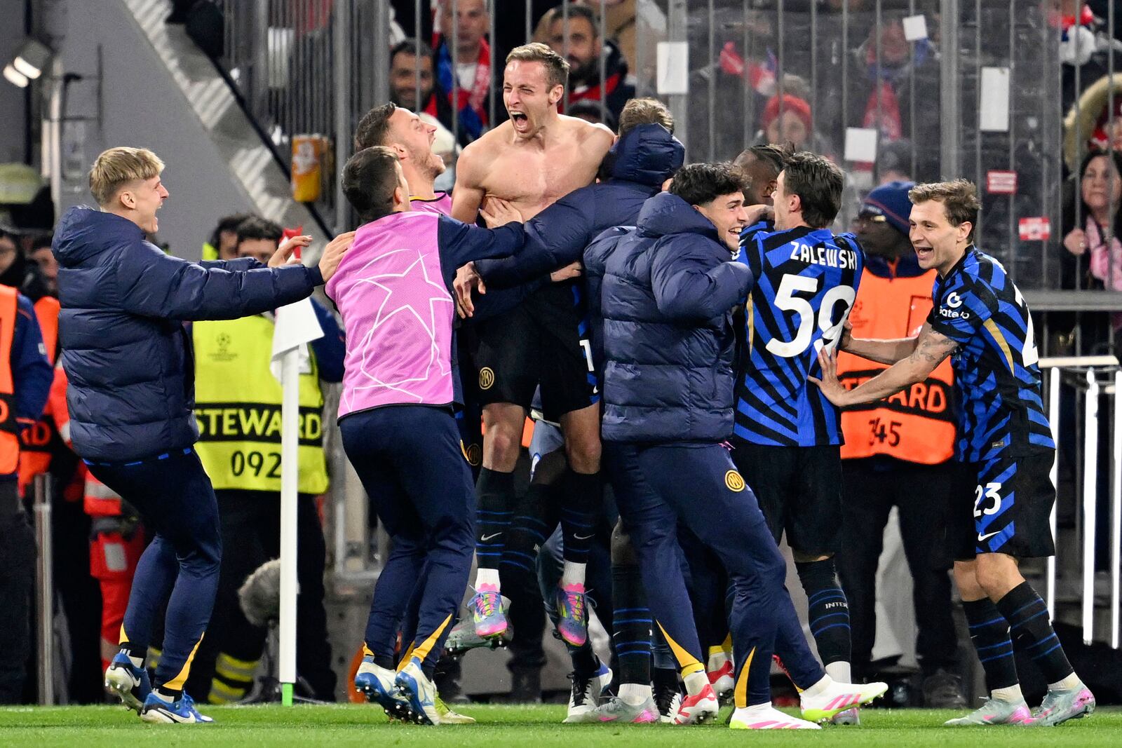 Inter's Davide Frattesi, center celebrates with teammates after scoring during the Champions League quarterfinals first leg soccer match between FC Bayern Munich and Inter Milan, at the Allianz Arena in Munich, Germany, Tuesday, April 8, 2025. (Sven Hoppe/dpa via AP)