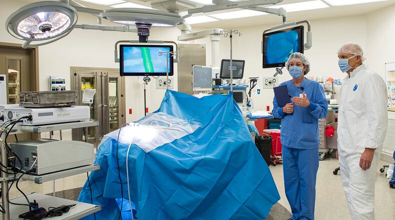 Gen. Arnold W. Bunch Jr., Air Force Materiel Command commander, gets a tour of a newly renovated surgical suite from operating room flight commander Lt. Col. Lanette Walker at the Wright-Patterson Medical Center on Jan. 21. U.S. AIR FORCE PHOTO/JAIMA FOGG