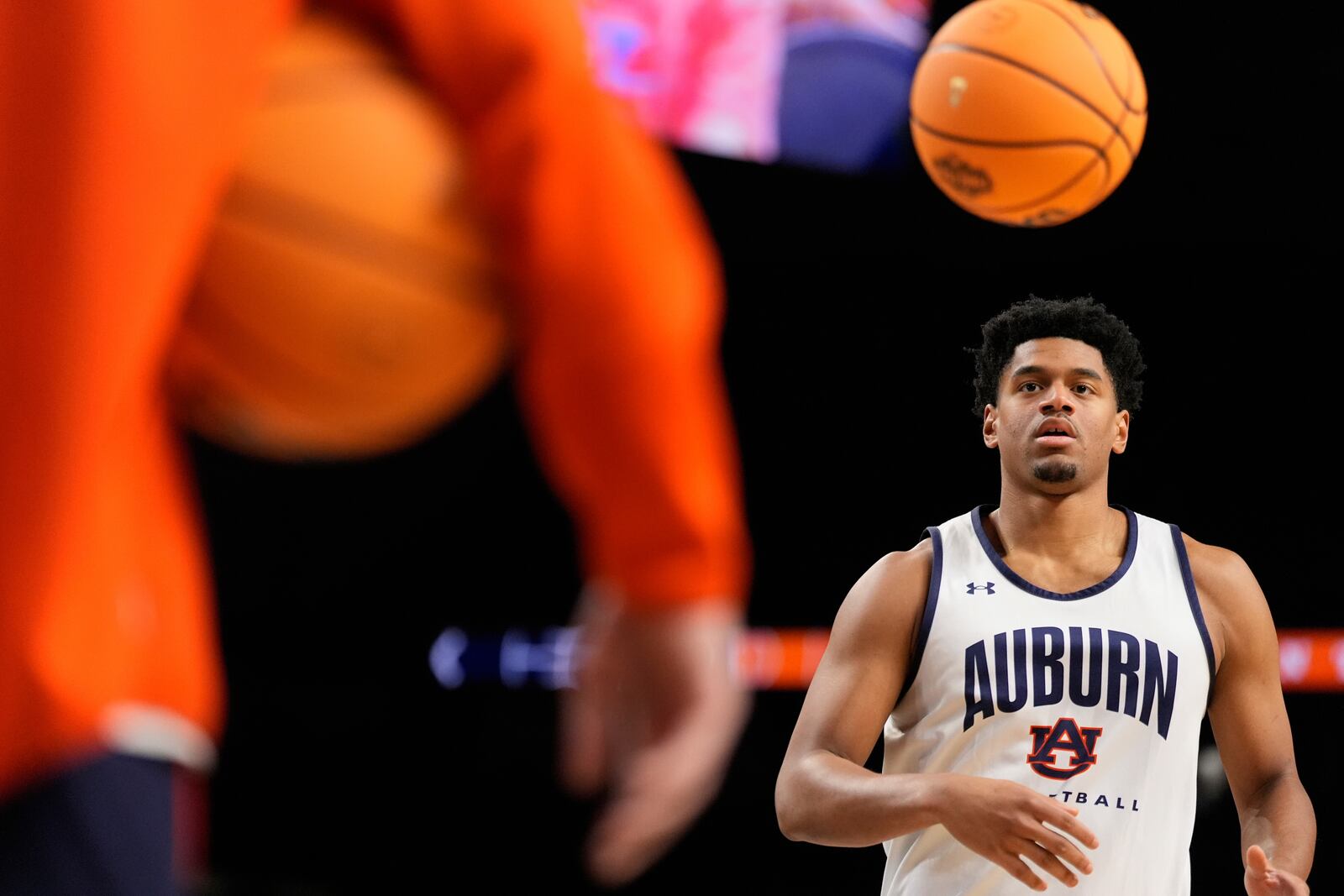Auburn center Dylan Cardwell warms up during practice at the Final Four of the NCAA college basketball tournament, Friday, April 4, 2025, in San Antonio. (AP Photo/Brynn Anderson )
