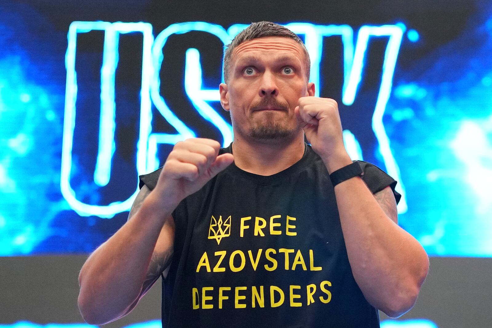 Ukraine's boxer Oleksandr Usyk warms up during a public workout at BoxPark near Wembley stadium in London, Wednesday, July 16, 2025 ahead of the undisputed heavyweight champion boxing fight between Britain's Daniel Dubois and Oleksandr Usyk on Saturday. (AP Photo/Kirsty Wigglesworth)