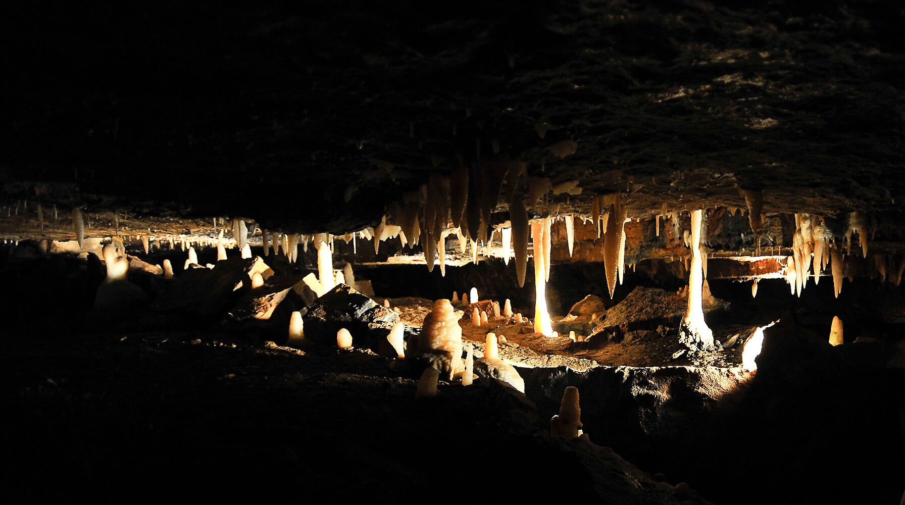 Hidden beauty bring Ohio Caverns alive