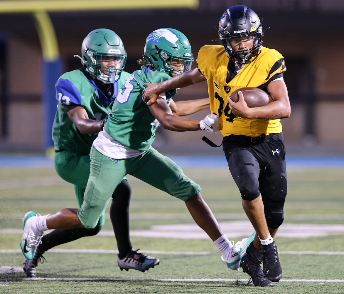 081525 DDN CJ Sidney football