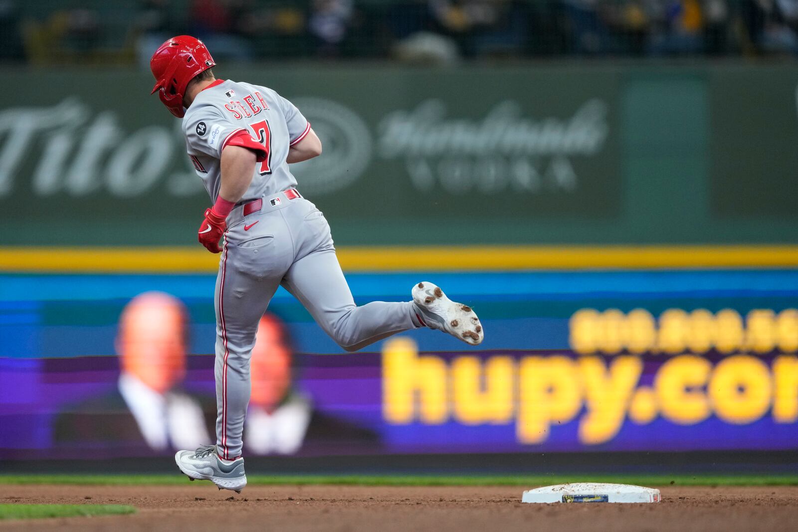Cincinnati Reds' Spencer Steer rounds the bases after hitting a solo home run during the fifth inning of a baseball game against the Milwaukee Brewers, Sunday, April 6, 2025, in Milwaukee. (AP Photo/Aaron Gash)