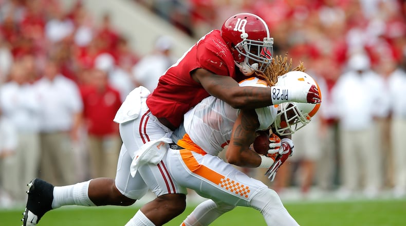 TUSCALOOSA, AL - OCTOBER 24: Reuben Foster #10 of the Alabama Crimson Tide tackles Von Pearson #9 of the Tennessee Volunteers at Bryant-Denny Stadium on October 24, 2015 in Tuscaloosa, Alabama. (Photo by Kevin C. Cox/Getty Images)