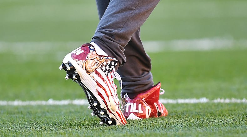 PITTSBURGH, PA - NOVEMBER 13: Antonio Brown #84 of the Pittsburgh Steelers wears special cleats honoring former Arizona Cardinal and US Army Ranger Pat Tillman during warmups before the game against the Dallas Cowboys at Heinz Field on November 13, 2016 in Pittsburgh, Pennsylvania. (Photo by Joe Sargent/Getty Images)