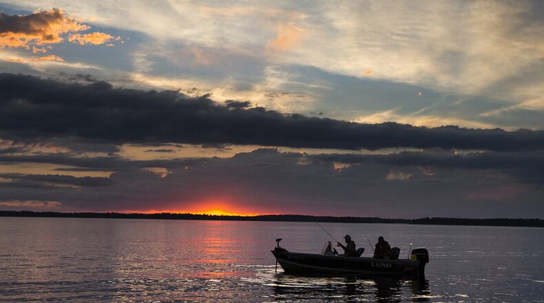 Fishermen at sunset on Rainy Lake. (Leila Navidi/Minneapolis Star Tribune/TNS)