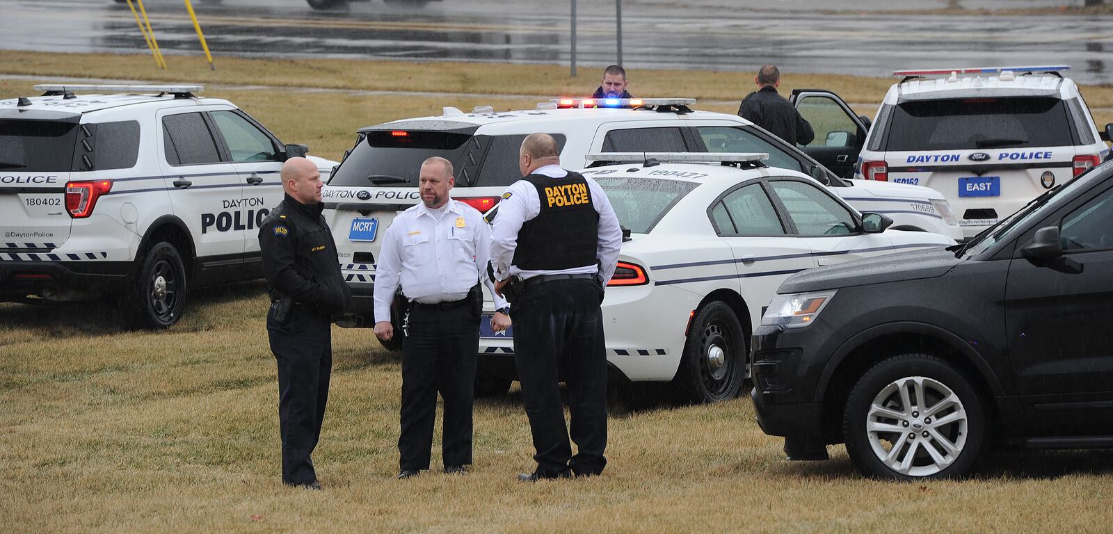 After a fraud call at DayMet Credit Union on Wagner Ford Road, a signal 99 was dropped and multiple law enforcement agencies responded. A suspect ran away but was caught by an officer Wednesday, Feb. 2, 2022. MARSHALL GORBY\STAFF