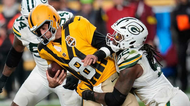 Green Bay Packers' Rashan Gary sacks Pittsburgh Steelers' Aaron Rodgers during the second half of an NFL football game Sunday, Oct. 26, 2025, in Pittsburgh. (AP Photo/Sue Ogrocki)