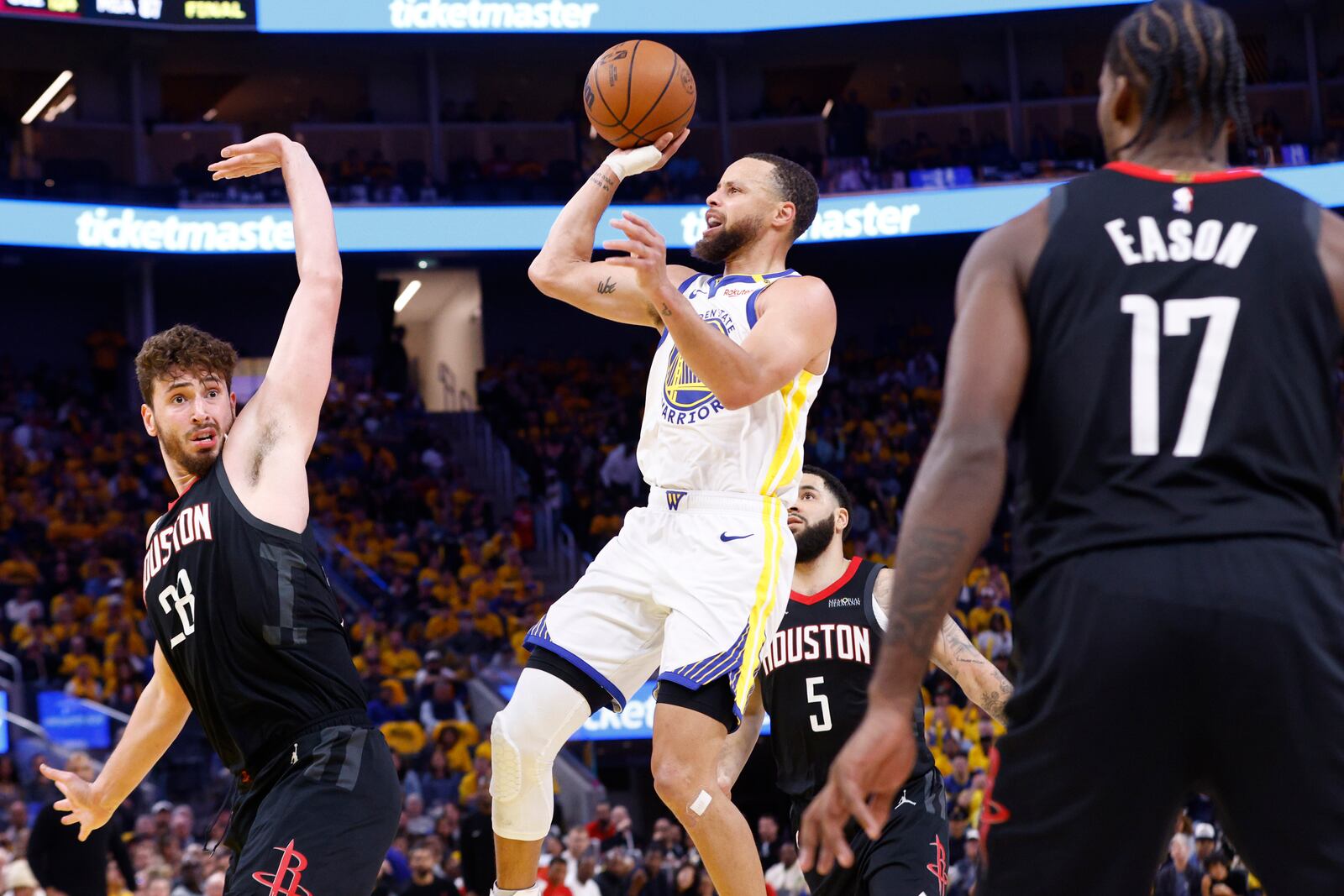 Golden State Warriors guard Stephen Curry (30) scores a two-pointer against the Houston Rockets in the second half of Game 3 during an NBA basketball first-round playoff series in San Francisco, Saturday, April 26, 2025. (Santiago Mejia/San Francisco Chronicle via AP)