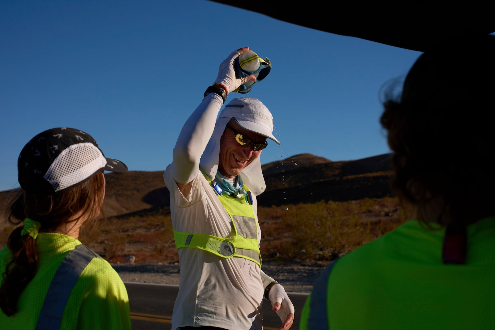 Danny Westergaard cools off with water before starting up after a short break during the Badwater 135 Ultramarathon, Tuesday, July 8, 2025, in Death Valley National Park, Calif. (AP Photo/John Locher)