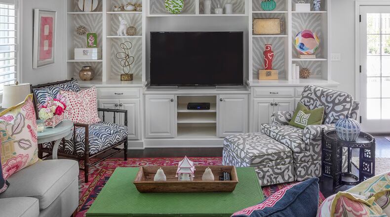 This welcoming hang-out spot shows off some of the things Leslie loves most: chinoiserie, wallpaper, the color pink and bold patterns. (Bob Greenspan)