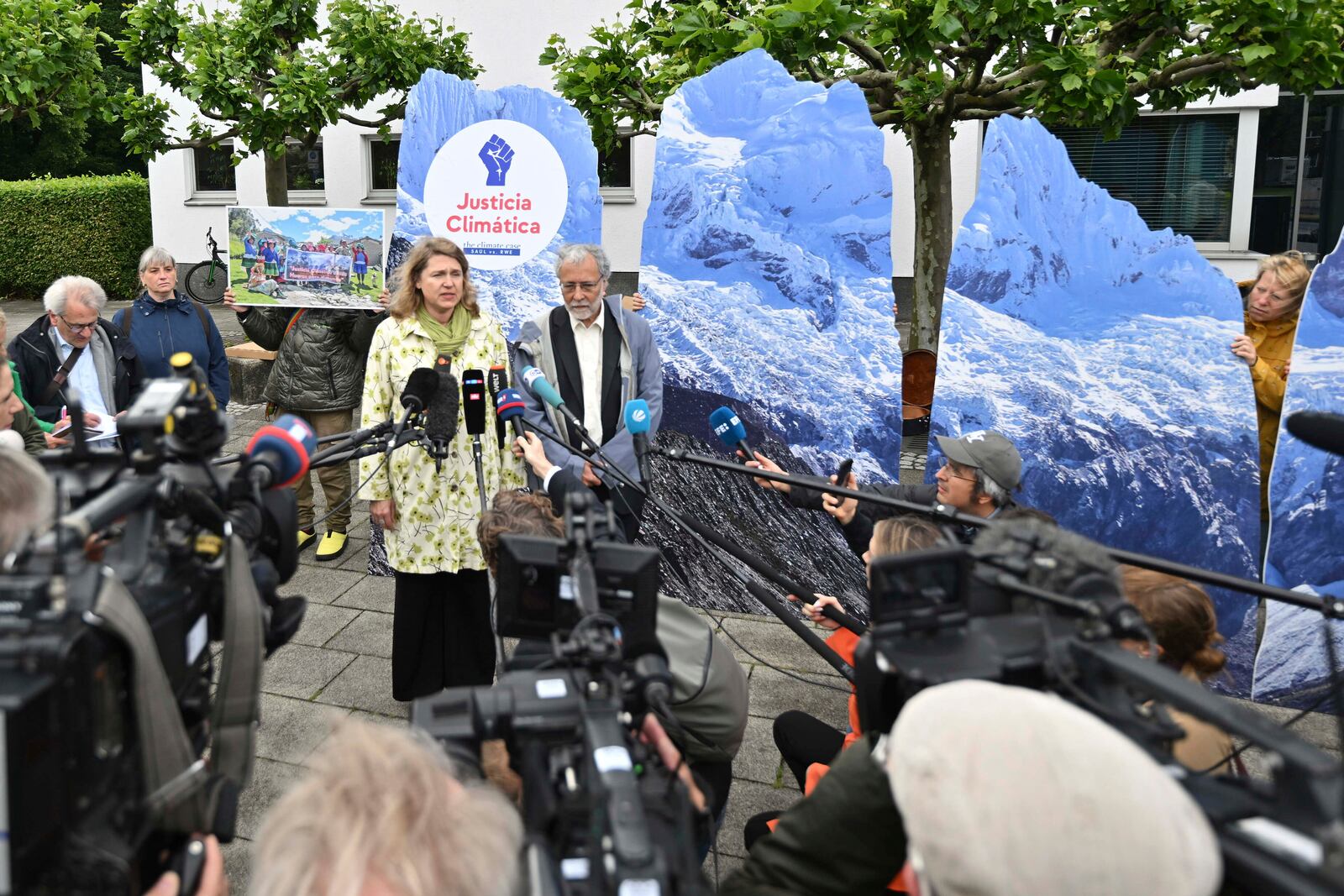 Lawyer Roda Verheyen speaks to journalists before the verdict is announced in the hearing of a climate lawsuit brought by Peruvian mountain farmer that glaciers above his hometown of Huaraz are melting due to German energy company RWE greenhouse gas emissions, at Hamm Higher Regional Court, in Hamm, Germany, Wednesday, May 28, 2025. (Bernd Thissen/dpa via AP)