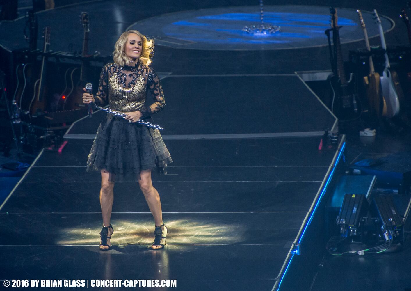 Carrie Underwood lights up Cincinnati