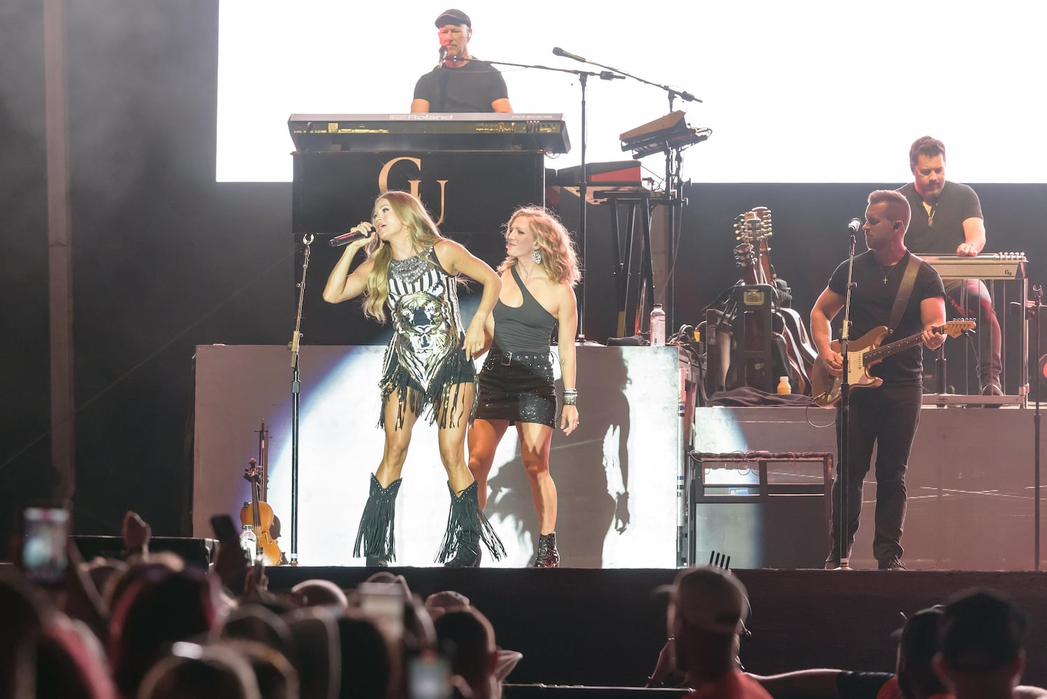 PHOTOS: Carrie Underwood & Shaboozey at the 2025 Voices of America Country Music Fest